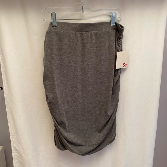 SO grey pencil skirt with ruching size large - Picture 1 of 4